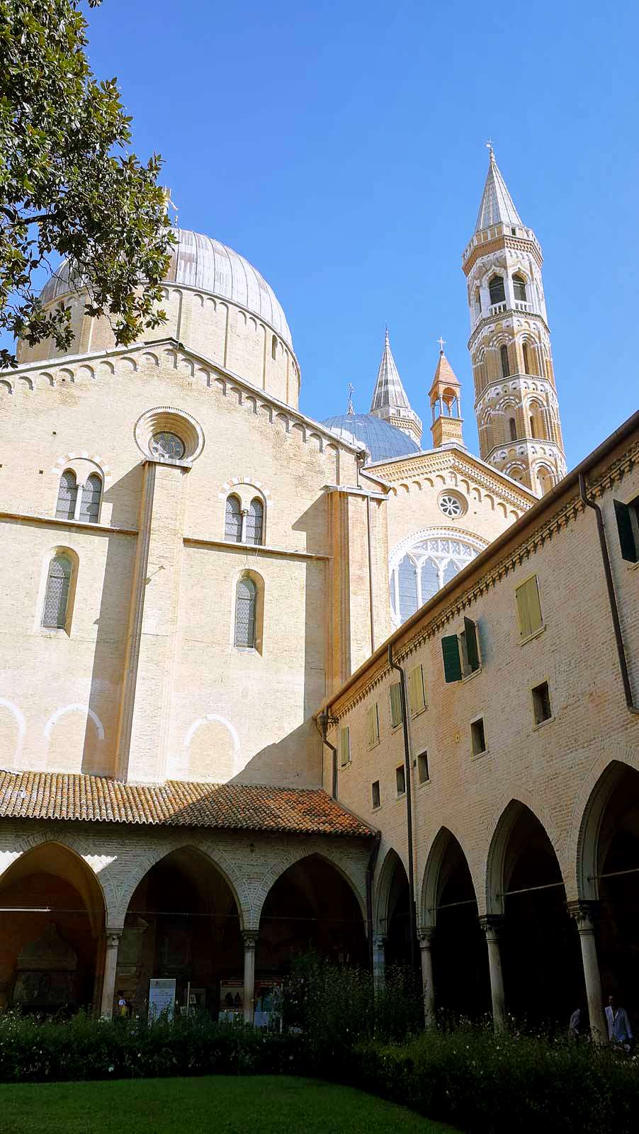 Padova Sant'Antonio Basilica chiostro Padova Sant'Antonio Basilica chiostro