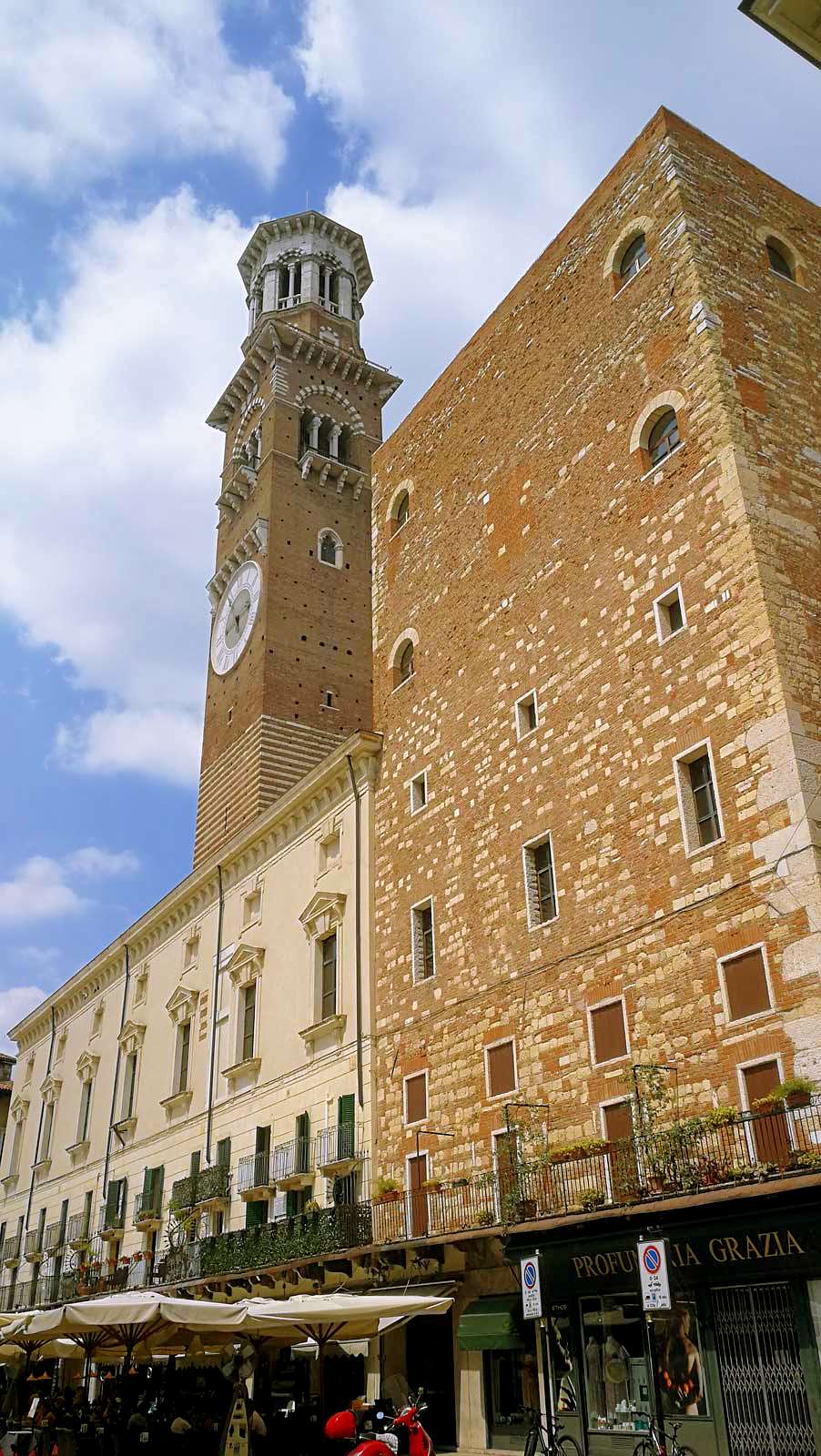 Verona Piazza delle Erbe Verona Piazza delle Erbe